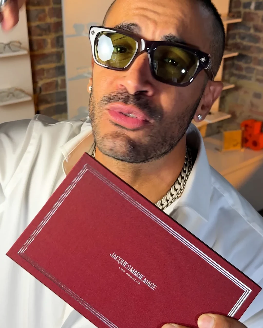 Karim de Winston Optique porte le modèle Whiskeyclone de Jacques Marie Mage